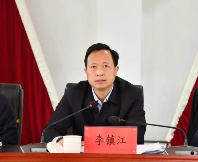 湖南湘阴县委原书记李镇江被双开，被查前一天还在赴宴，通报其“通过买卖文物获利”